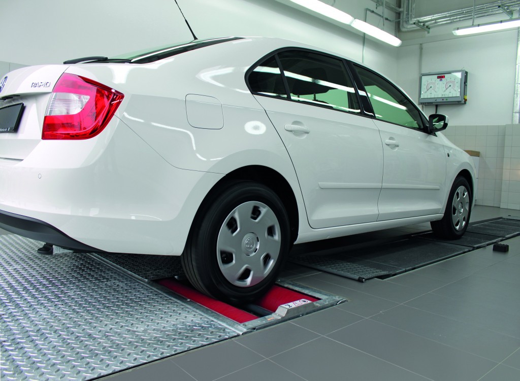 Stand cu role pentru testarea frinei MBT 2200 LON